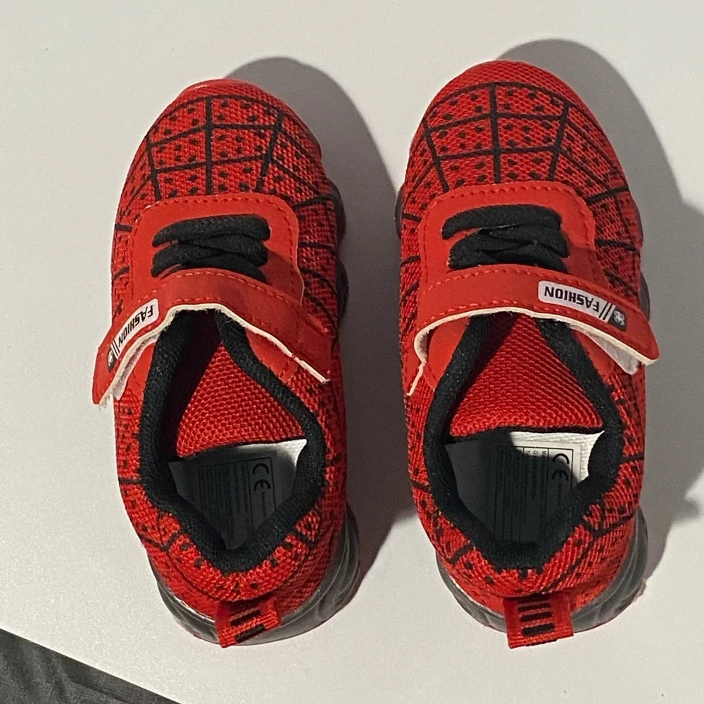Kids Light Up Spider Web Sneakers‎